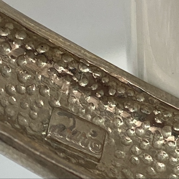 NURI Co.women Jewelry silver tone etched deco silver bangle bracelet. Pre-owned. - Picture 2 of 12